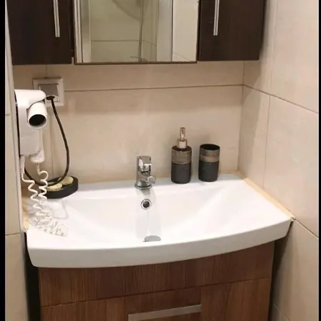 Le Sorelle - Ground Floor Apartment *